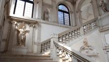 09-galleria-fondazione-cini-scalone-centrale