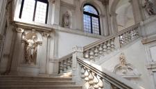 09-isola-di-san-giorgio-fondazione-cini-scalone-centrale