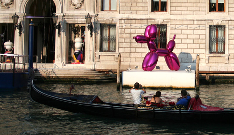 01-itinerari-culturali-palazzo-grassi-jeff-koons-baloon-dog