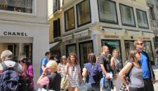 13-shopping-tour